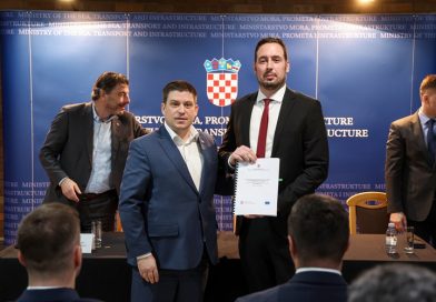 Grad Pula osigurao bespovratna sredstva u iznosu od 6,8 milijuna eura za nabavu 12 električnih autobusa Pulaprometa Grad Pula osigurao bespovratna sredstva u iznosu od 6,8 milijuna eura za nabavu 12 električnih autobusa Pulaprometa